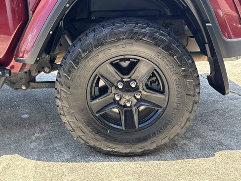 Used 2021 Jeep Gladiator Sport AWD/4WD image 4
