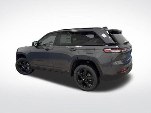 New 2025 Jeep Grand Cherokee Limited w/ Black Appearance Package image 3