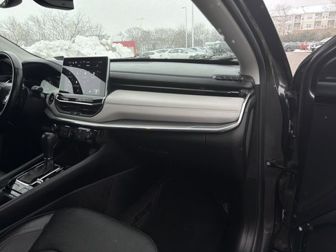 Used 2022 Jeep Compass Limited image 23