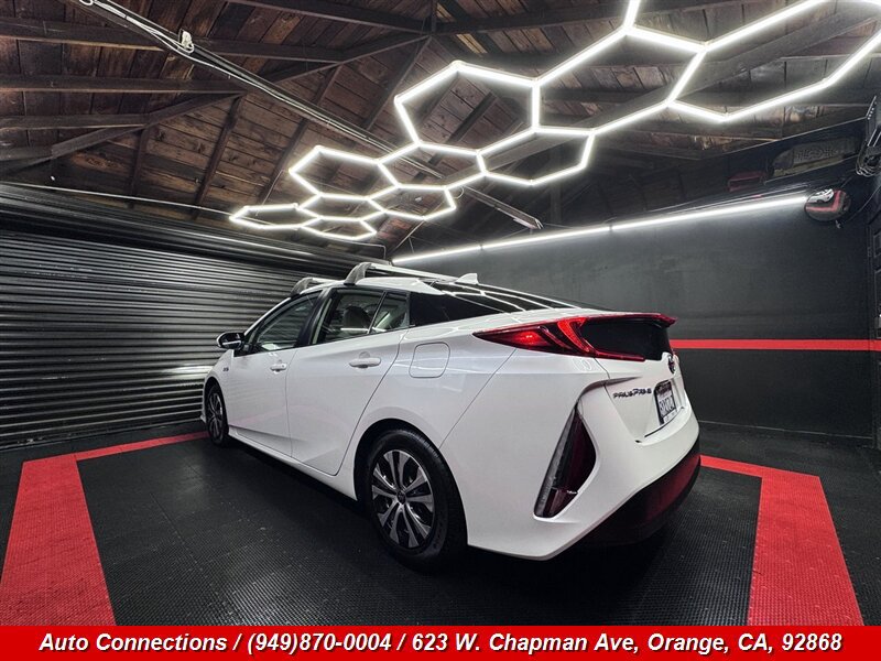 Used 2022 Toyota Prius Prime XLE FWD image 4