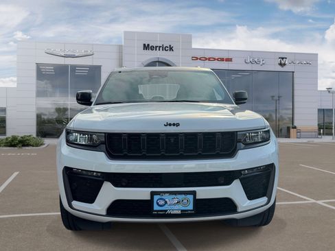 Used 2026 Jeep Grand Cherokee Limited AWD/4WD image 3