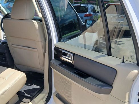 Used 2017 Lincoln Navigator L Reserve image 24