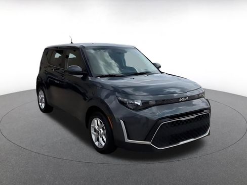 Used 2025 Kia Soul LX w/ LX Technology Package FWD image 3