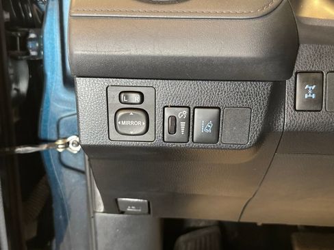 Used 2018 Toyota RAV4 LE w/ All Weather Liner Package AWD/4WD image 18