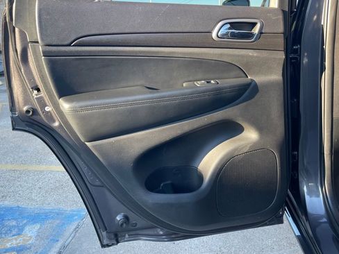 Used 2018 Jeep Grand Cherokee Altitude AWD/4WD image 33