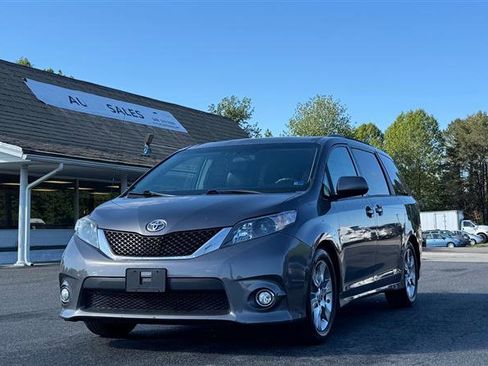 Used 2011 Toyota Sienna SE w/ Preferred Pkg FWD image 2
