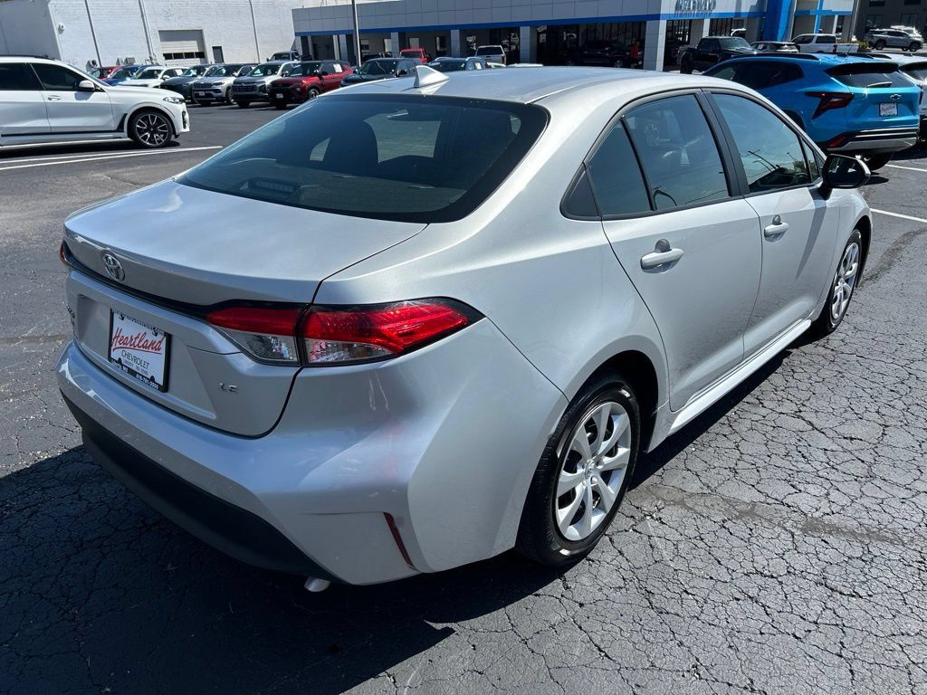 Used 2025 Toyota Corolla LE FWD image 5
