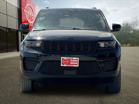 Used 2024 Jeep Grand Cherokee Altitude RWD image 11
