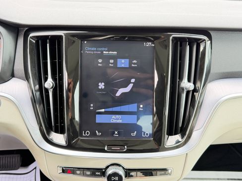 Used 2020 Volvo S60 T5 Momentum w/ Protection Package image 53