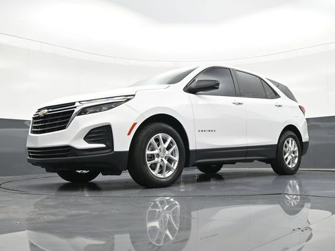Used 2023 Chevrolet Equinox LS image 23