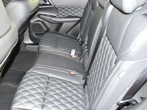 Used 2025 Mitsubishi Outlander SEL image 48