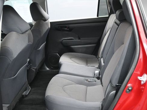 Used 2021 Toyota Highlander LE image 35