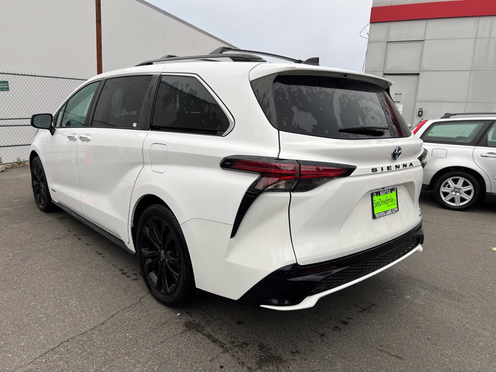 Used 2021 Toyota Sienna XSE w/ XSE Plus Package FWD image 6