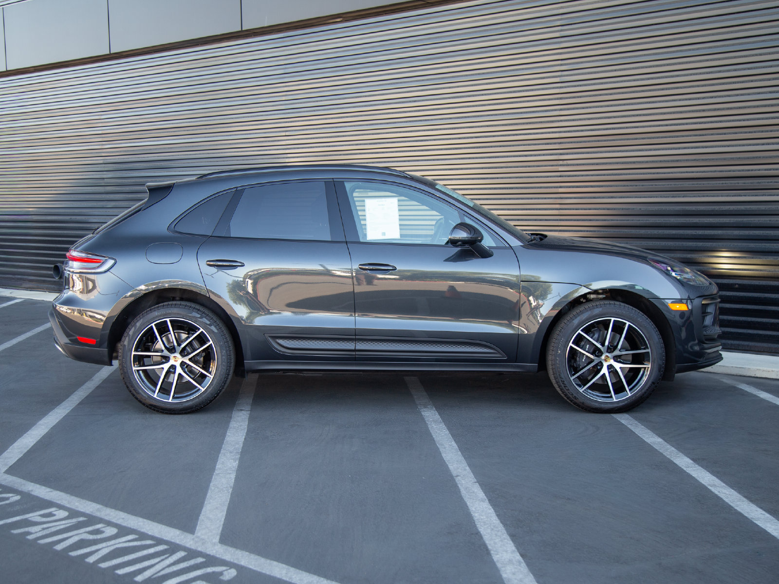 Certified 2026 Porsche Macan AWD/4WD image 8