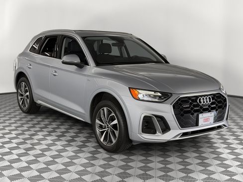Used 2023 Audi Q5 2.0T Premium Plus w/ Premium Plus Package AWD/4WD image 7