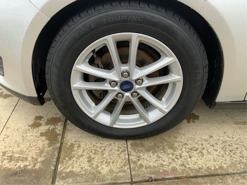 Used 2017 Ford Focus SE image 25