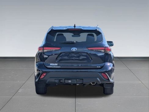Used 2023 Toyota Highlander XLE AWD/4WD image 4
