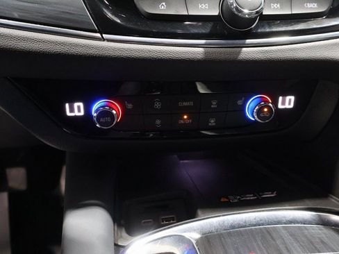 Used 2024 Buick Enclave Essence w/ Experience Buick Package image 34