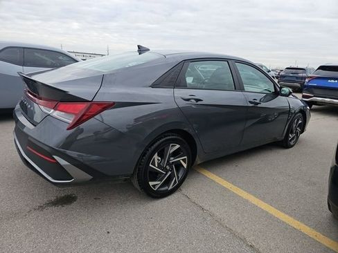 Used 2025 Hyundai Elantra Sport image 4