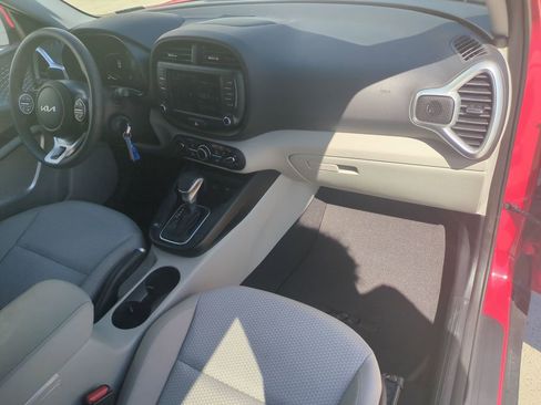 Used 2024 Kia Soul LX FWD image 34
