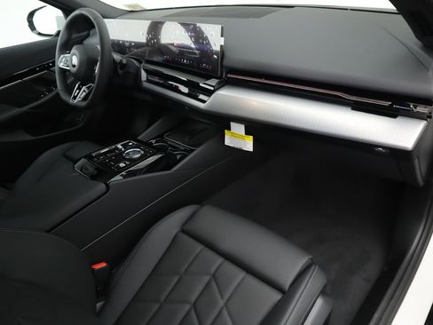 Certified 2025 BMW 530i 530i w/ M Sport Package image 19