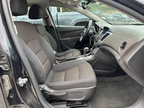 Used 2015 Chevrolet Cruze LT image 9