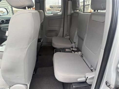 Used 2012 Toyota Tacoma 4x4 Access Cab V6 w/ SR5 Pkg image 29