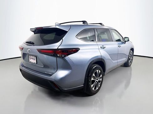 Used 2024 Toyota Highlander XLE image 7