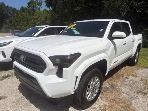 Used 2025 Toyota Tacoma SR5 RWD image 3