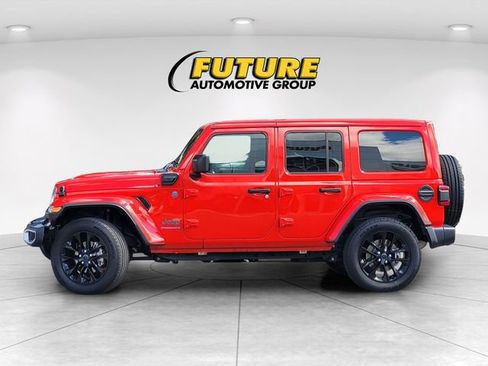 Used 2025 Jeep Wrangler Unlimited Sahara w/ Safety Group AWD/4WD image 8