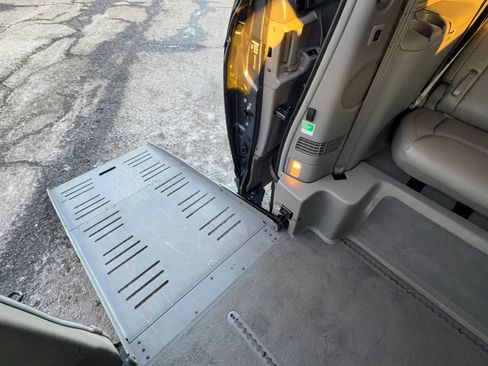 Used 2010 Toyota Sienna LE image 23