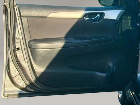 Used 2019 Nissan Sentra S image 10