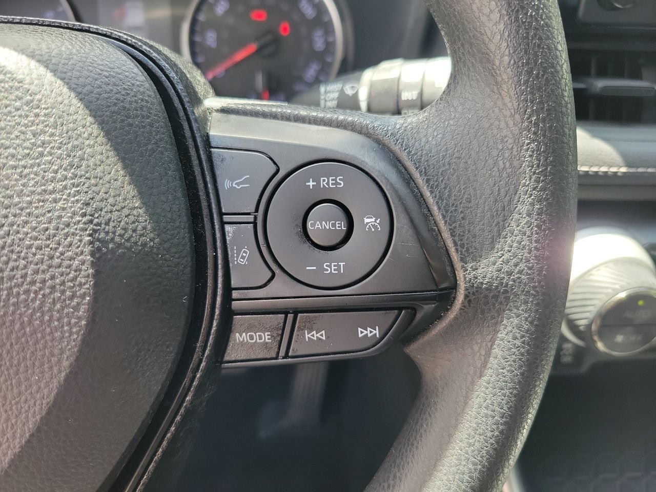 Used 2019 Toyota RAV4 XLE FWD image 20