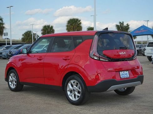 Used 2023 Kia Soul LX w/ LX Technology Package image 4