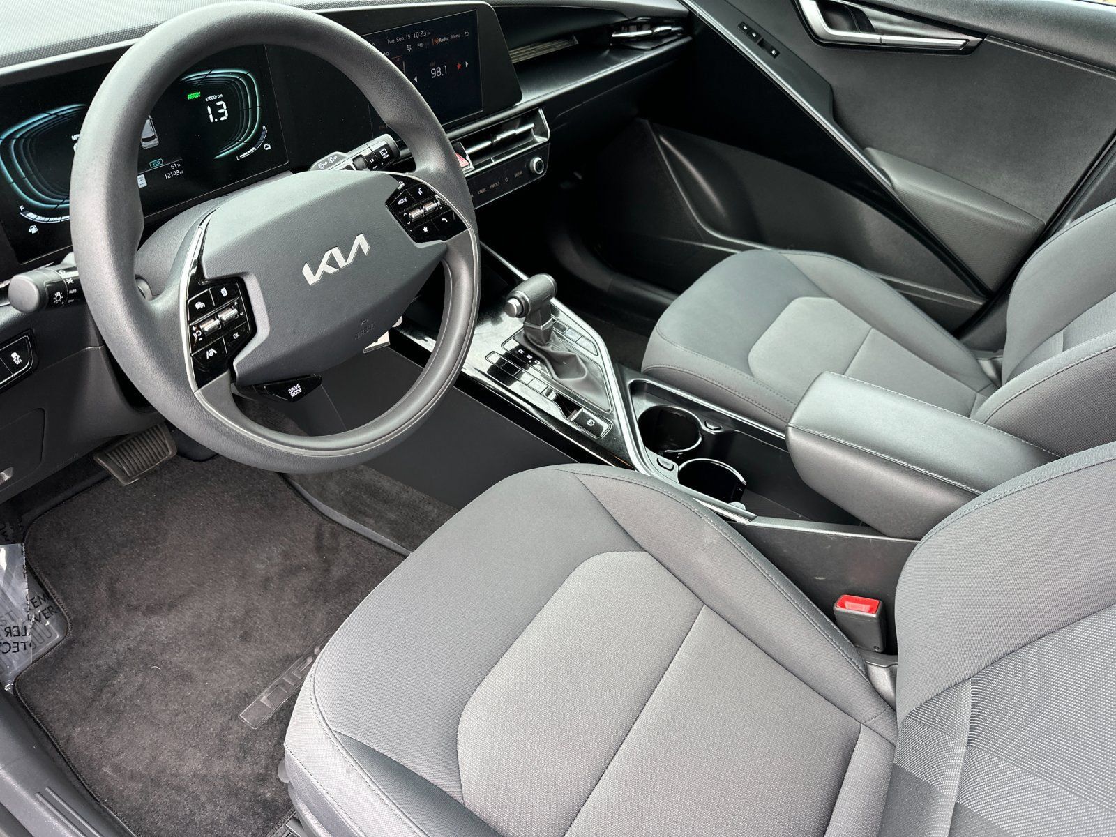 Used 2025 Kia Niro LX FWD image 9