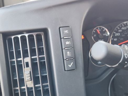 New 2025 Chevrolet Express 3500 image 29