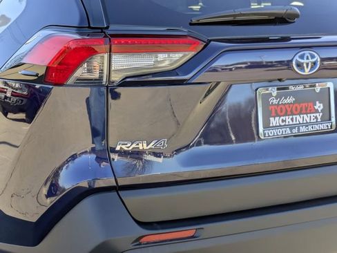 Used 2021 Toyota RAV4 XLE image 9
