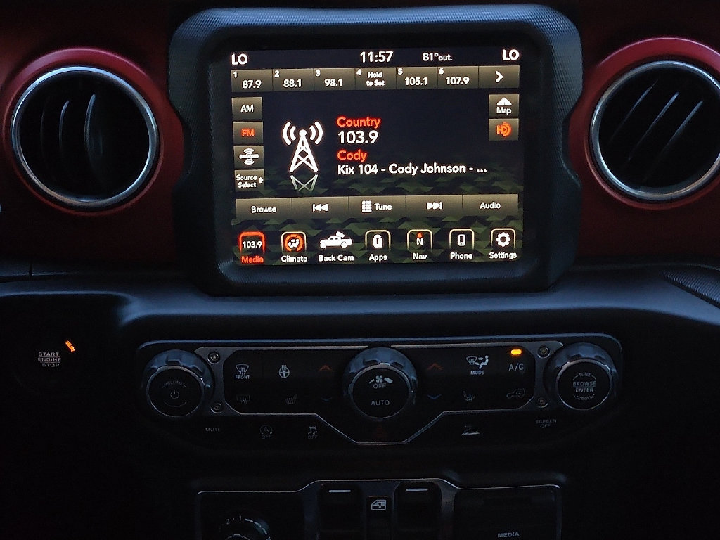 Used 2022 Jeep Gladiator Rubicon w/ LED Lighting Group AWD/4WD image 12