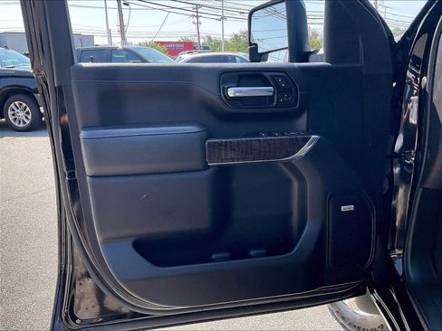 Used 2023 GMC Sierra 2500 Denali w/ Denali Ultimate Package image 9