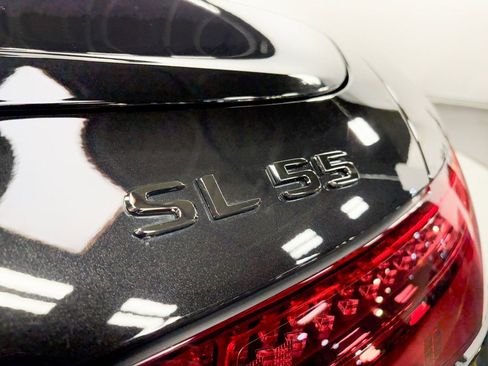 Used 2022 Mercedes-Benz SL 55 AMG 4MATIC w/ Driver Assistance Package image 32