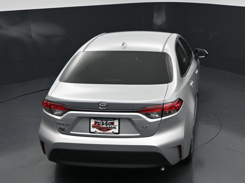 Used 2025 Toyota Corolla LE FWD image 31