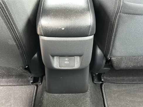 Used 2025 Nissan Versa SV FWD image 30