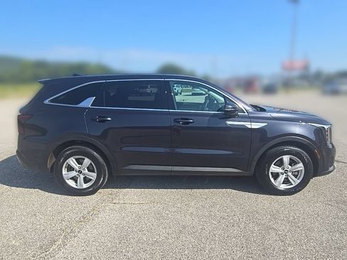 Used 2025 Kia Sorento LX FWD image 14