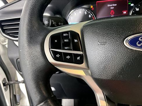 Used 2023 Ford Explorer XLT w/ Equipment Group 202A RWD image 18