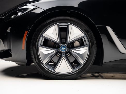 Used 2023 BMW i4 eDrive40 w/ Premium Package image 18