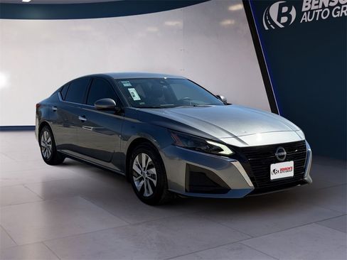 Used 2023 Nissan Altima 2.5 S image 7