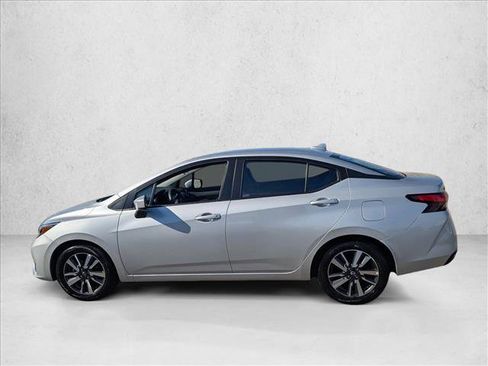 Used 2025 Nissan Versa SV image 9