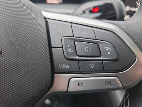 New 2026 Volkswagen Tiguan SE image 17