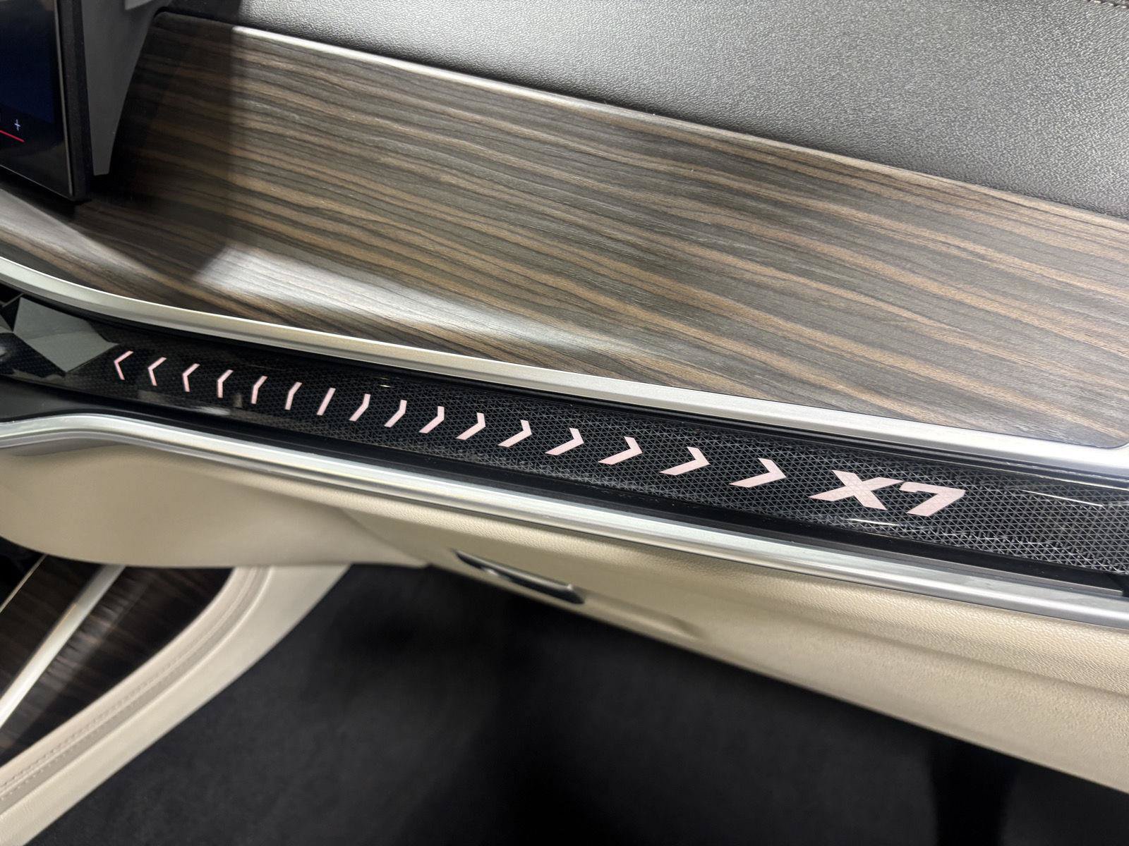 Used 2024 BMW X7 xDrive40i w/ Executive Package AWD/4WD image 9