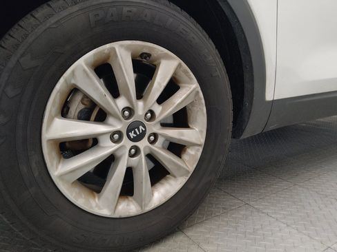 Used 2019 Kia Sorento FWD image 31